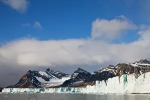 Nordfjorden: Norway, Svalbard, Spitsbergen Island, Morning