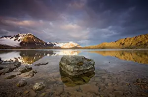 Krossfjorden: Norway, Svalbard, Spitsbergen, Rising midnight