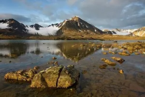Krossfjorden: Norway, Svalbard, Spitsbergen, Rising midnight