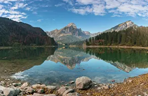 Obersee: The Obersee and Brunnelistock mountain in the Swiss