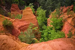 Mining: Ochre nature trail, Le Sentier des Ocres, former