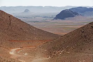 Cars: Off-road vehicle on the way to the Jbel Ban mountains