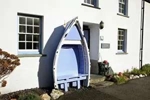 Cottages: Old Boat Seat - outside a cottage