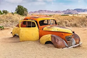 Cars: Old cars, discarded and parked, Solitaire roadhouse