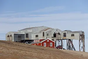 Cole: Old coal mine in Longyearbyen - Svalbard, Norway