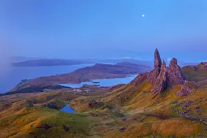 Trotternish: Old Man of Storr - view towards famous rock formation
