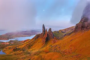 Trotternish: Old Man of Storr - view towards famous rock formation