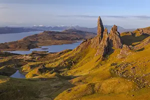 Trotternish: Old Man of Storr - view towards famous rock formation