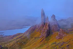 Trotternish: Old Man of Storr - view towards famous rock formation