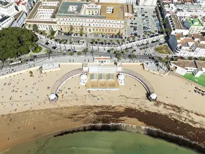 Bathing: The old quarter of the town of Cádiz
