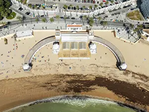 Bathing: The old quarter of the town of Cádiz