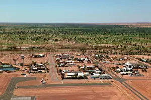 Diamantina: The outback town of Birdsville with the Diamantina