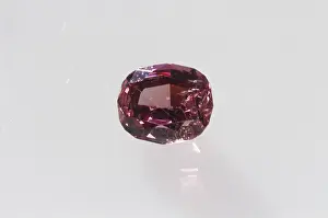 Oval: Oval cut sapphire