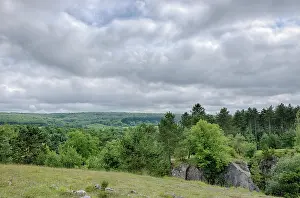 Namen: Overview of a Hill Country on a cloudy afternoon
