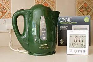 Kettle: Owl energy monitor set to measure kW with green