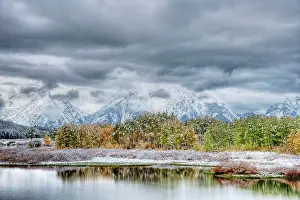 Tetons: Oxbow Bend with Autumn (Fall) colour and early snow