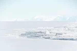 Nunavut: Pack ice with snow covered mountains at Baffin Bay