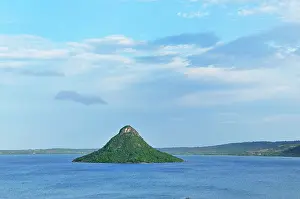 Habtiat: 'Pain de Sucre' with mangrove forest