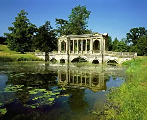 Buckinghamshire: The Palladian Bridge landscape gardens Stowe, Buckinghamshir
