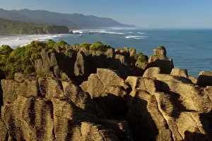 Pancake: Pancake Rocks - famous flat limestone rock formations