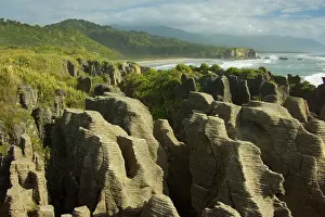 Pancake: Pancake Rocks - famous flat limestone rock formations
