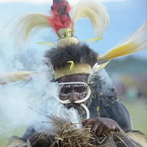 Barat: Pappua Warrior making fire