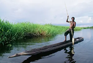Canoes: PAPUA NEW GUINEA - harpooning fish, Chambri Lakes