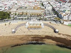 Bathing: Partial view of the old quarter of the town of Cádiz