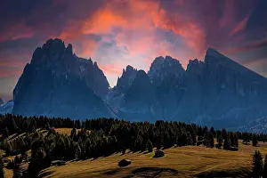 Adige: The peaks of the Sassolungo group in the sunset