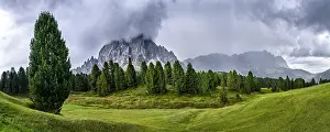 281019: Peitlerkofel at the pass summit W&, x32eaabe3;h