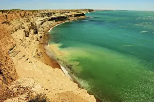 Chubut: Peninsula Valdes - cliffs and seascape