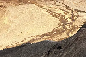 Geothermic: People hiking mountains in vulcanic landscape overlooking ri