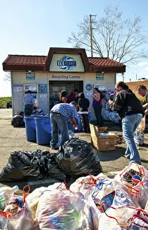 Cans: People Recycling Aluminum Cans