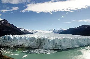 Moreno: Perito Moreno Glacier cliffs on water
