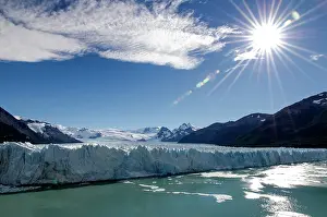 Moreno: Perito Moreno Glacier cliffs on water