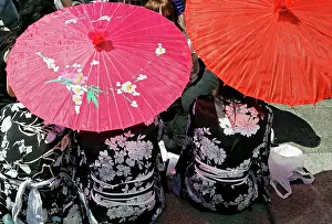 Celebrations: Persons in kimonos under Japanese parasols, Japantag
