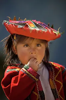 Cusco: Peruvian child - near Cusco city - Peru