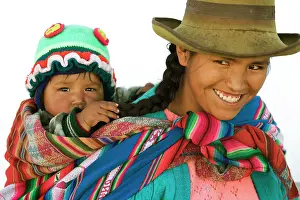 Cusco: Peruvian mother & child - near Cusco city - Peru
