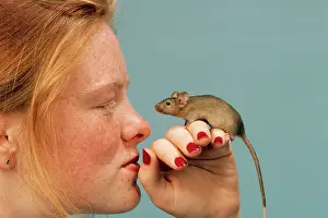 Choosing: PET MOUSE - on girl's hand