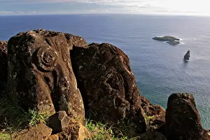 Metre: Petroglyphs at Mata Ngarau, on ridge between a