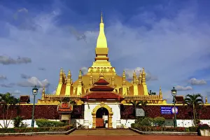 300517: Pha That Luang gold Stupa, Vientiane, Laos Paul Brown