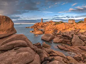 Ctes: Phare de Ploumanach lighthouse and science museu