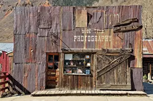 Forsaken: Photo gallery in a historic building, Old Town Square