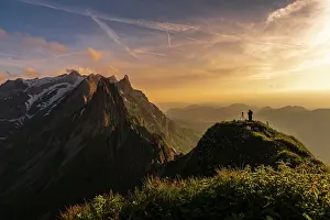 Photographer: Photographer on grassy ridge at sunset with S&, x4bb4;is