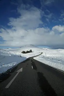 Arrow: The Pigroot (State Highway 85) in winter