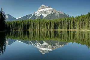Pilot: Pilot Mountain reflected in Pilot Pond