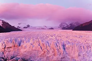 Moreno: The pink hue of a cloud over Perito Moreno glacier at dusk