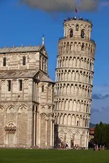 Leaning: Pisa's Leaning Tower, Tuscany, Italy