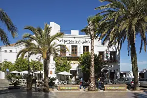 Whitewashed: The Plaza de Espa&, xf1;a and brillianty whitewashed