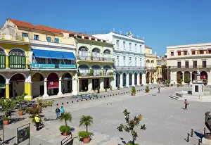 Square: Plaza Vieja with its restored porticoed buildings